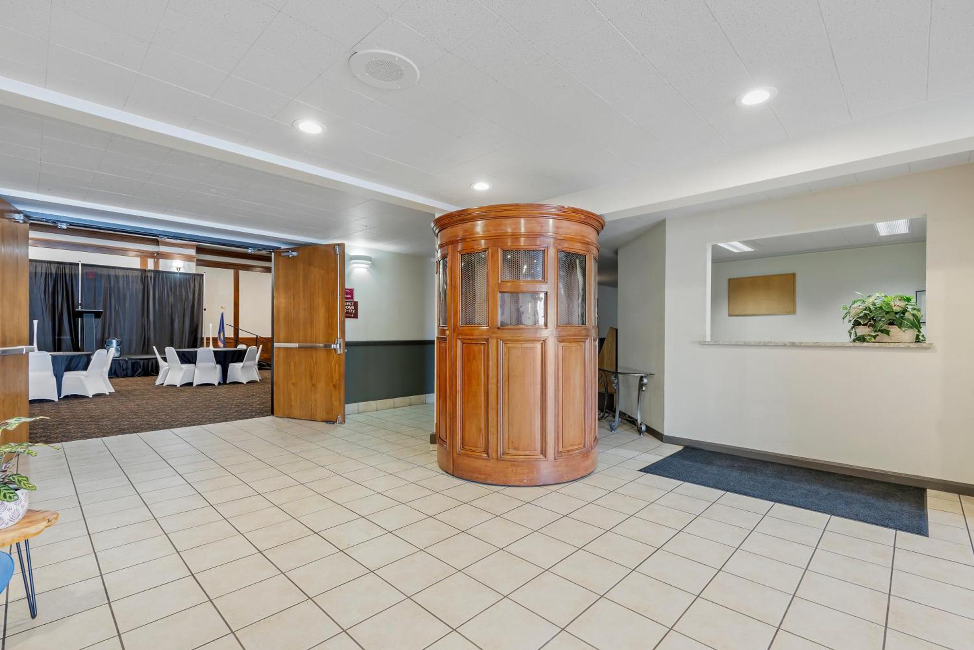 Seaport Inn & Suites Льюистон Экстерьер фото